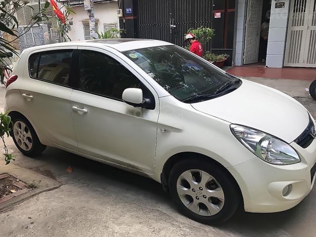 Cần bán Hyundai i20 đời 2010, màu trắng, xe nhập0