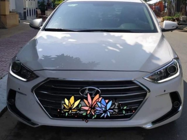 Bán Hyundai Elantra 2.0AT 2017, màu trắng, nhập khẩu nguyên chiếc