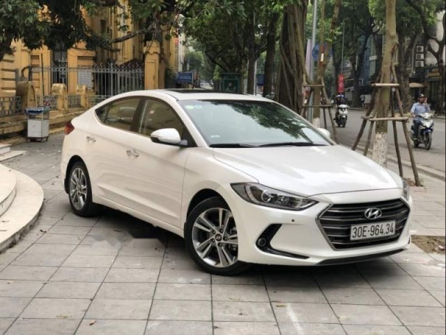 Bán Hyundai Elantra 2.0 đời 2017, màu trắng chính chủ