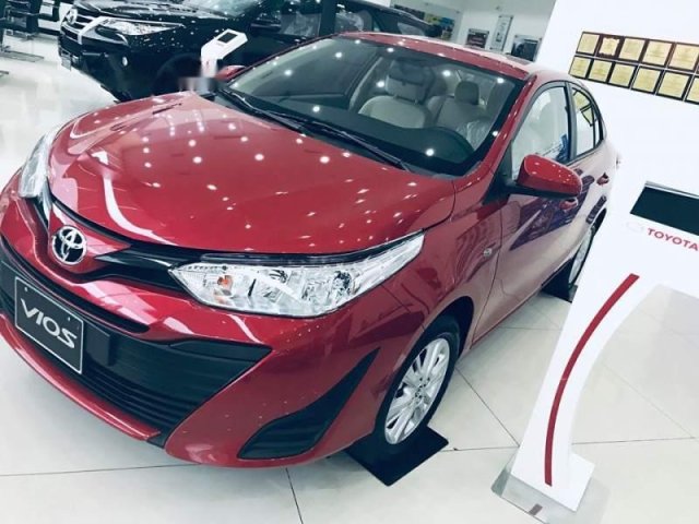 Bán xe Toyota Vios đời 2019, màu đỏ, xe mới 100%