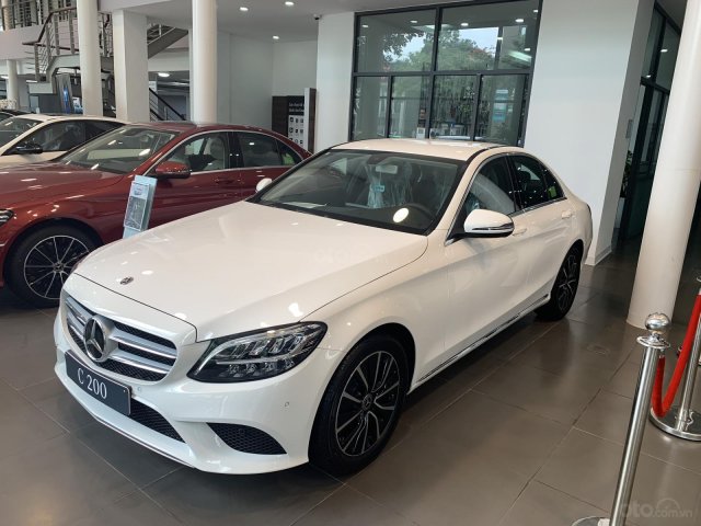 Bán ô tô Mercedes C-Class Facelift 2019, màu trắng, giá tốt, có sẵn giao ngay