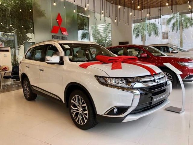 Bán xe Mitsubishi Outlander đời 2019, màu trắng 