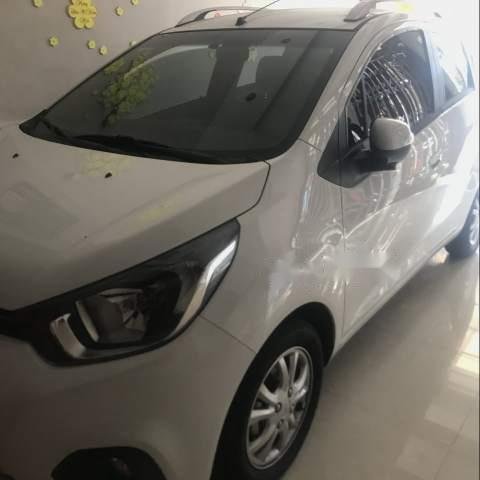 Cần bán Chevrolet Spark LT đời 2018, màu trắng