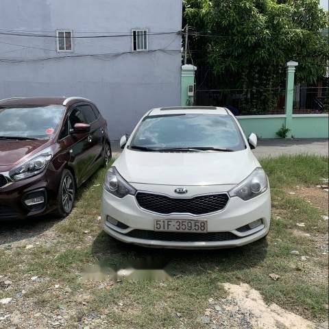 Bán gấp Kia K3 2.0 sản xuất năm 2015, màu trắng, 550tr