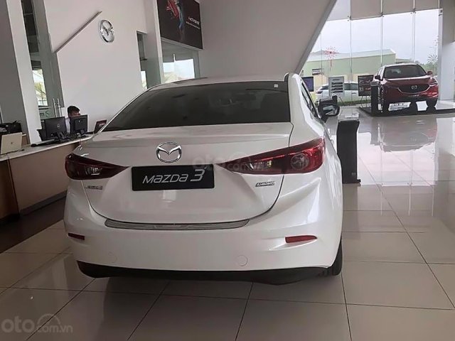 Bán Mazda 3 1.5 AT đời 2019, màu trắng, giá chỉ 669 triệu