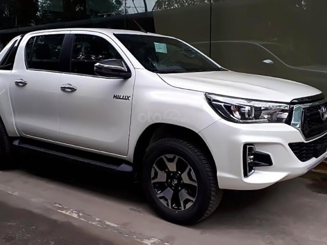 Bán tải Toyota Hilux 2.8L - Mới 100%, xe 2 cầu, số tự động, máy dầu0