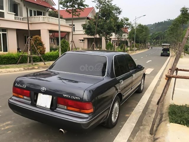 Cần bán chiếc xe Toyota Crown Super Saloon 3.0 máy xăng