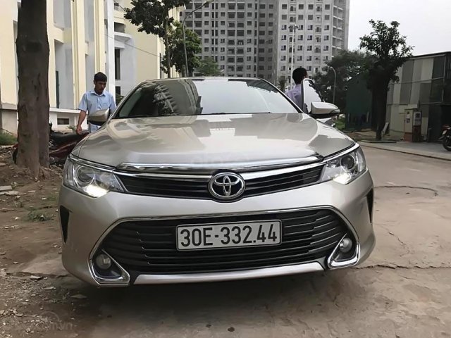 Cần bán Toyota Camry 2.0E sản xuất năm 2016, hình thức đẹp