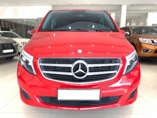 Bán xe Mercedes-Benz V220D đỏ quyền lực