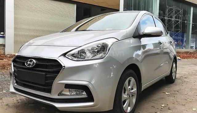 Hyundai Grand I10 Sedan Base bạc giao ngay, hỗ trợ đăng ký Grab, vay trả góp lãi suất chỉ 0.75%/ tháng. LH: 09031753120