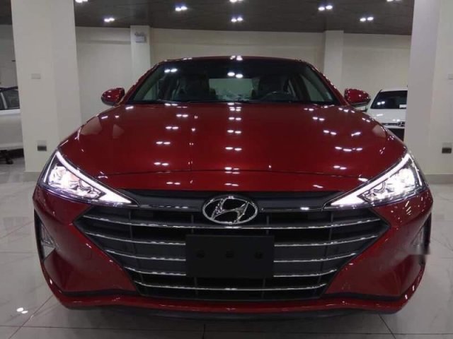 Cần bán Hyundai Elantra sản xuất 2019, màu đỏ, mới 100%