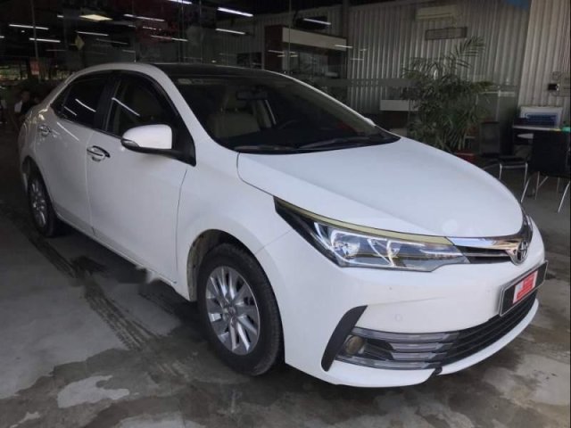 Cần bán gấp Toyota Corolla altis 1.8E CVT sản xuất 2018, màu trắng, xe đẹp 