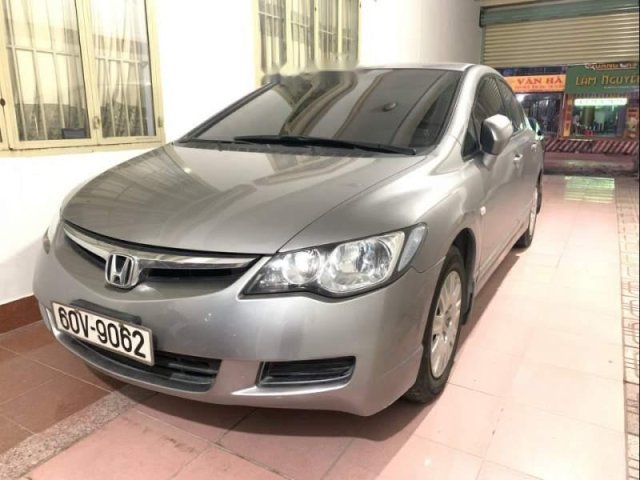 Bán chiếc Civic màu bạc đời cuối 2008, một đời chủ, odo 72000, nội thất còn mới