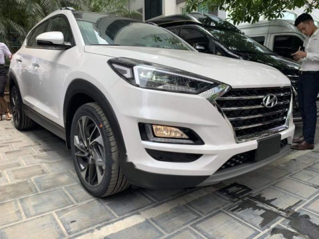 Bán Hyundai Tucson Facelift 2019, màu trắng, giá 799tr0