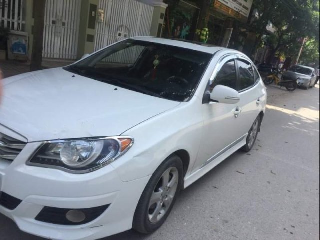 Bán Hyundai Avante 1.6AT sản xuất 2011, màu trắng, xe gia đình 0