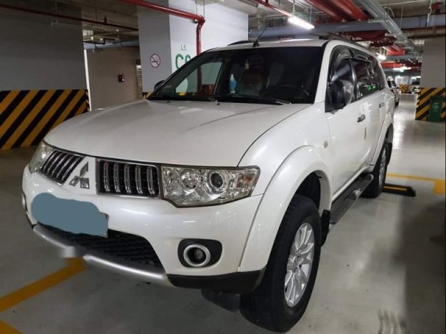 Bán gấp Mitsubishi Pajero Sport sản xuất 2014, màu trắng0