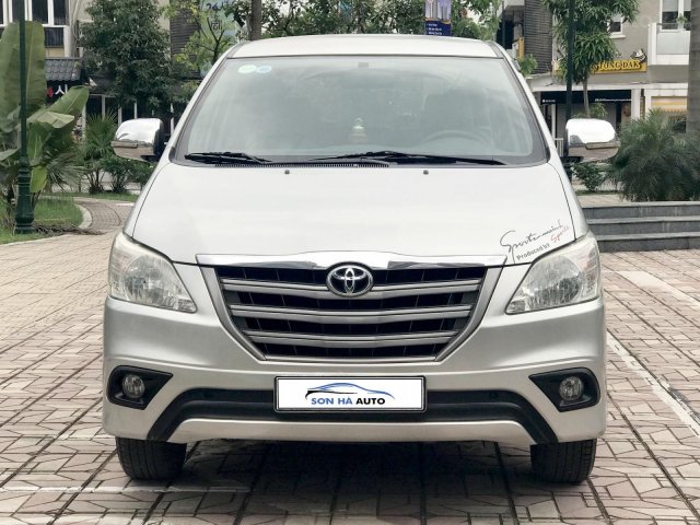 Bán ô tô Toyota Innova 2.0 E 2014, màu bạc, số sàn, biển Hà Nội