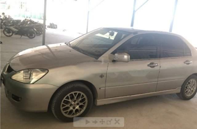 Cần bán Mitsubishi Lancer GLX 1.6 AT sản xuất 2004, xe gia đình đang sử dụng chạy êm tốt0