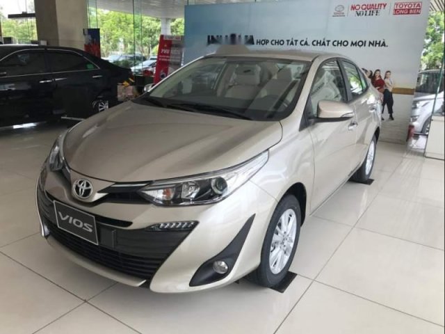 Bán Toyota Vios năm sản xuất 2019, màu vàng, giá 566tr0