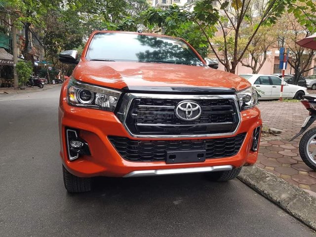 Toyota Hilux bán tải 2019 nhập khẩu Thái, khuyến mãi giảm tiền mặt + Phụ kiện, đủ màu, giao ngay. Liên hệ 0919970001