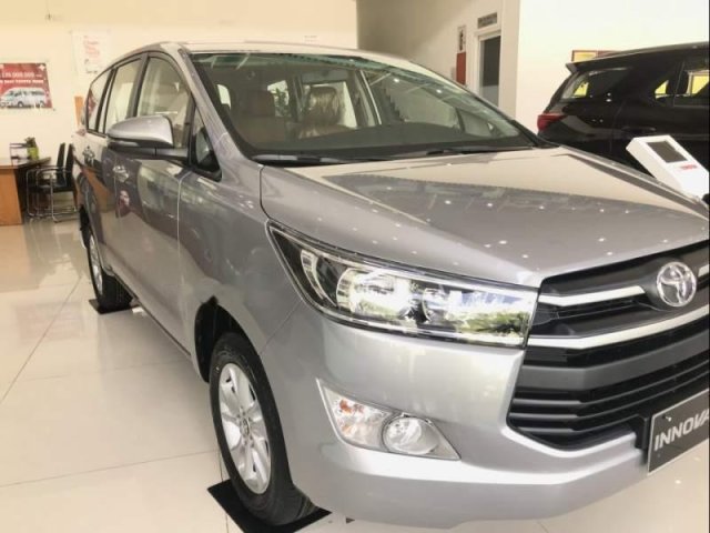 Cần bán Toyota Innova năm 2019, màu bạc