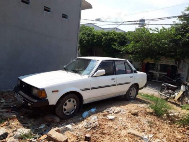 Cần bán xe Toyota Corolla đời 1982, màu trắng, xe nhập, giá 35tr