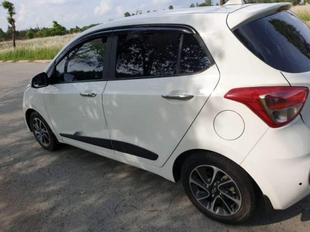 Cần bán gấp Hyundai Grand i10 đời 2018, màu trắng, xe nhập xe gia đình giá cạnh tranh