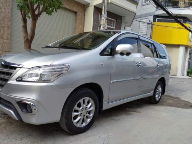 Bán xe Toyota Innova E đời 2014, màu bạc, giá tốt