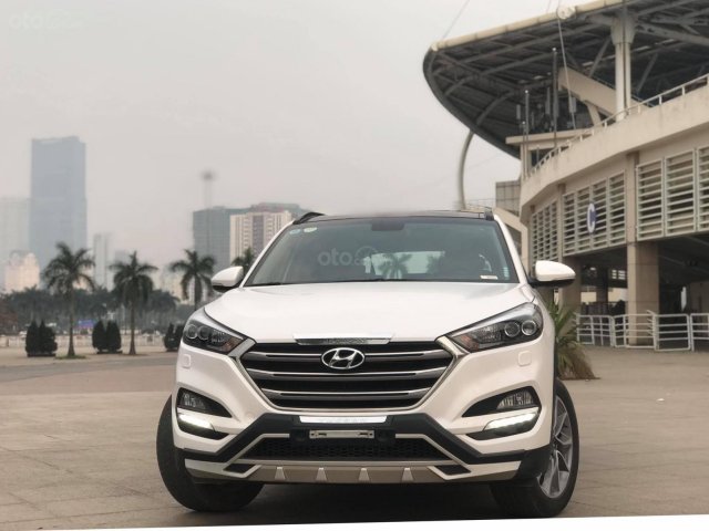 Cần bán Hyundai Tucson 2.0 ĐB sản xuất 2017, màu trắng