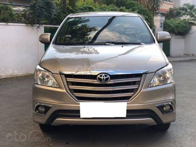 Bán Toyota Innova 2016 màu vàng, số sàn, xe gia đình chính chủ