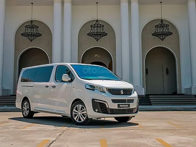 Bán xe Peugeot Traveller Luxury sản xuất năm 2019, màu trắng0