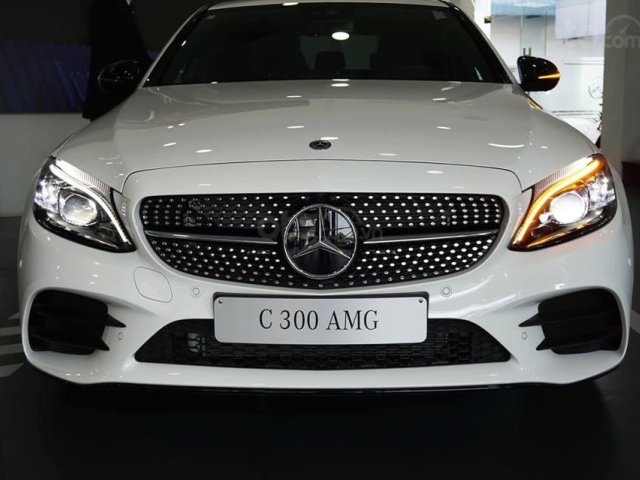 Giá xe Mercedes C300 AMG 2019: Thông số, giá lăn bánh (12/2019) giảm tiền mặt, tặng bảo hiểm và phụ kiện chính hãng