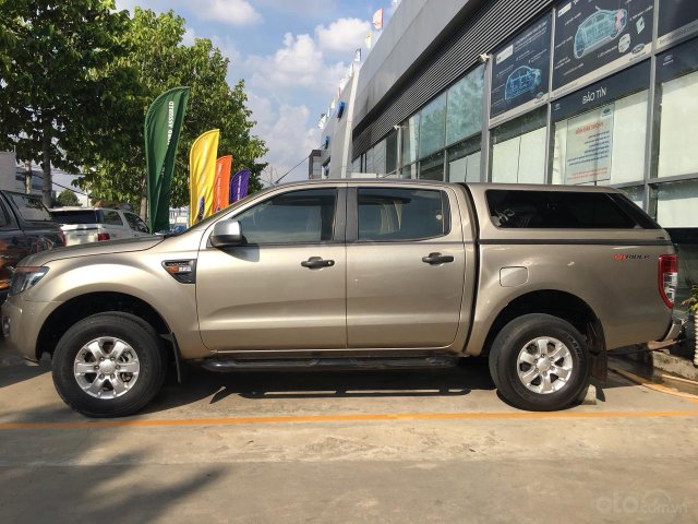 Cần bán Ford Ranger XLS đời 2014, màu vàng, nhập khẩu nguyên chiếc