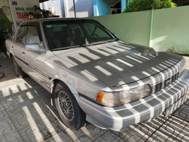 Cần bán xe Toyota Camry năm sản xuất 1988, màu bạc, xe nhập