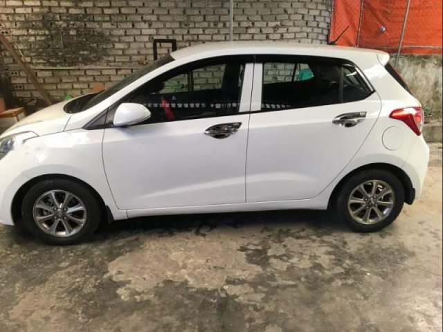 Chính chủ bán Hyundai Grand i10 2015, màu trắng, xe nhập