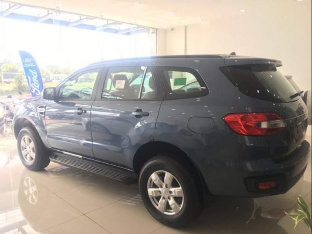 Bán Ford Everest Ambiente giảm mạnh trong tháng và còn tặng kèm nhiều phụ kiện