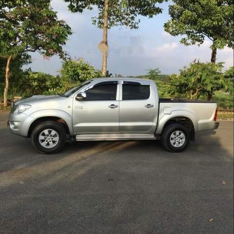 Bán xe Toyota Hilux 3.0MT sản xuất 2009, màu bạc, nhập khẩu, máy êm, mạnh mẽ chưa bung0