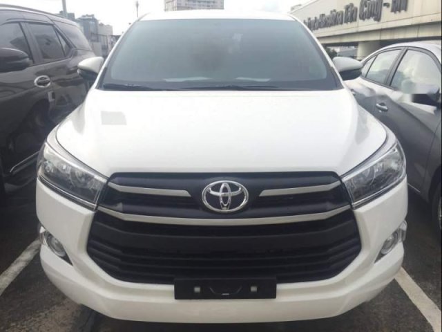 Cần bán Toyota Innova E sản xuất năm 2019, màu trắng