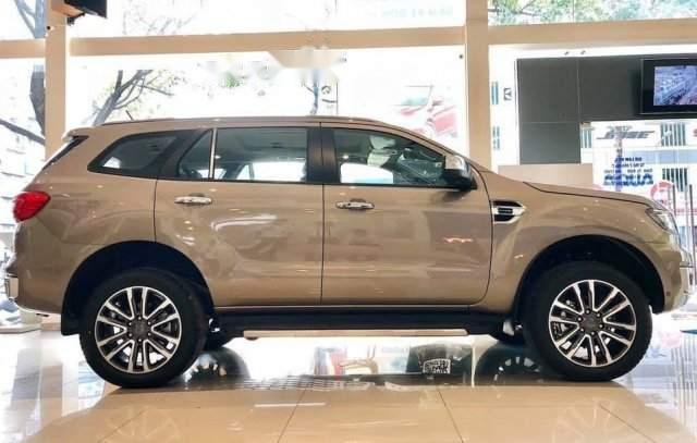 Bán xe Ford Everest sản xuất 2019, xe nhập, giá canh tranh