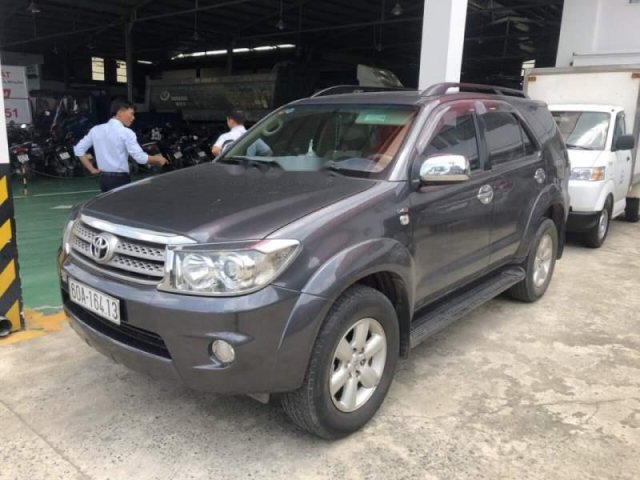 Bán Toyota Fortuner sản xuất 2009, màu xám xe gia đình