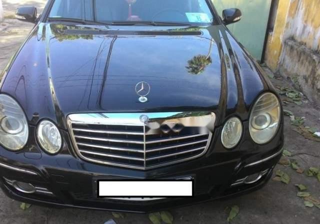 Cần bán lại xe Mercedes E200 sản xuất 2008, màu đen giá cạnh tranh