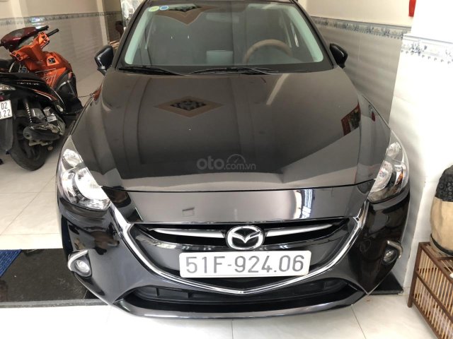 Bán Mazda 2 Sedan 1.5AT màu đen VIP số tự động sản xuất 2016, biển Sài Gòn, đi 15000km