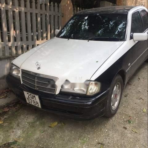 Bán Mercedes C200 năm 2000, màu trắng, 4 lốp mới0