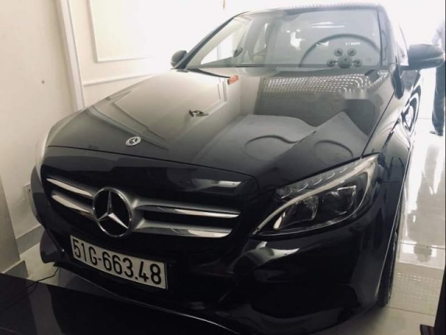 Bán Mercedes C200 đời 2018, màu đen, xe đẹp