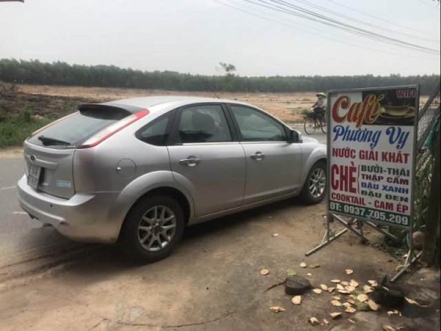 Bán xe Ford Focus năm 2010, màu bạc