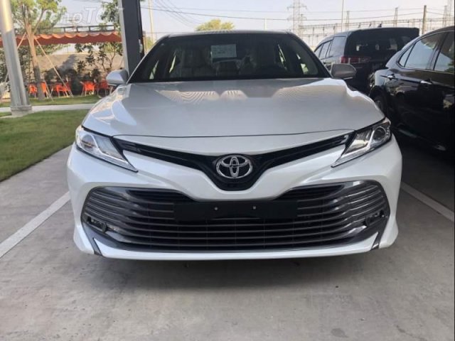 Bán Toyota Camry 2.5Q năm 2019, màu trắng, nhập khẩu