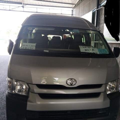 Bán Toyota Hiace 2017, màu bạc, xe nhập 