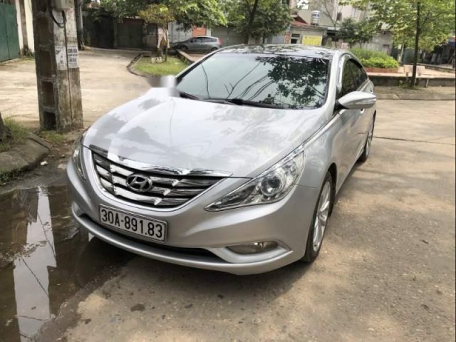 Bán xe Hyundai Sonata đời 2010, màu bạc, xe đẹp