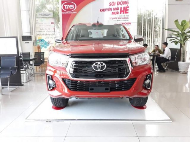 Bán Toyota Hilux 2.4 2019, màu đỏ, xe nhập