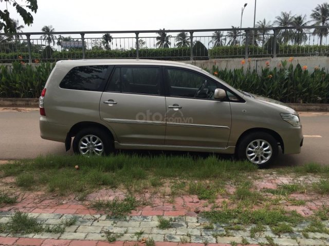 Bán xe Toyota Innova 2.0E sx 2014, lăn bánh 2015, màu cát